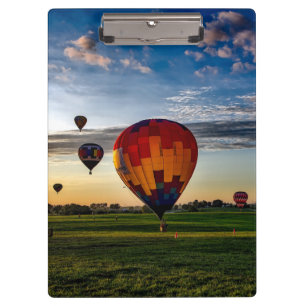 Heiße Luft Ballon Festival in einem schönen wolk Klemmbrett