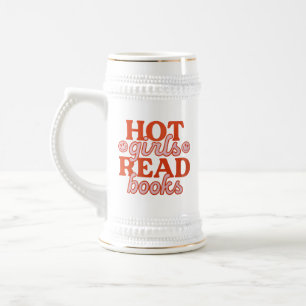 Heiße Mädchen lesen Bücher Bierglas