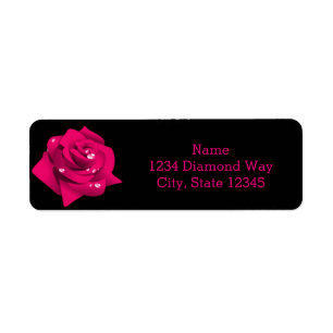 Heiße rosa Rose auf schwarzen Adressetiketten