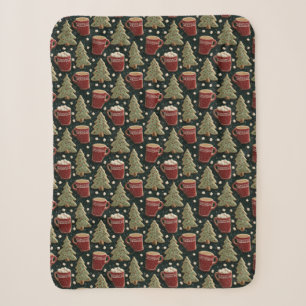 Heiße Schokoladen-Tassen und Weihnachtsbaum-Kekse Sherpadecke