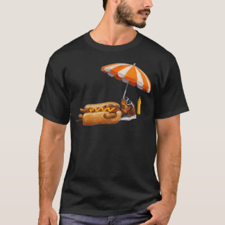 Heißer Hund auf dem Strand Dachshund Sommer Wiener T-Shirt