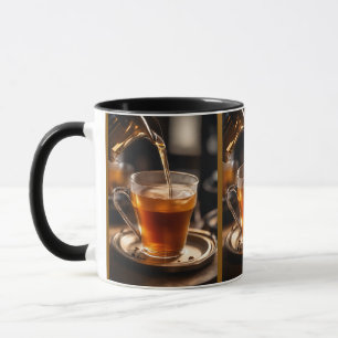 Heißer Kräutertee in eine Glas-Tasse gießen – gemü Tasse