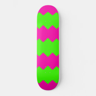 Heißes Rosa und grünes Zick-Zack-Streifenmuster Sk Skateboard