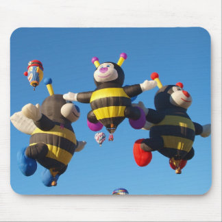 Heißluft-Ballon-Biene - im Ballon aufsteigend Mousepad