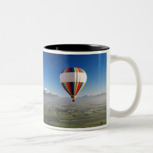 Heißluftballon nahe Methven, Canterbury 3 Zweifarbige Tasse