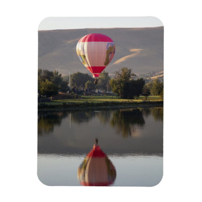 Heißluftballon über dem Fluss Yakima Magnet (Vertikal)
