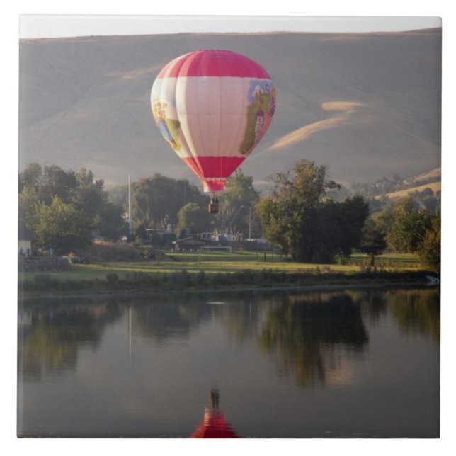 Heißluftballon über dem Yakima-Fluss Fliese (Vorderseite)