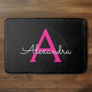 Heißrosa schwarze Schrift Mädchen Monogramm Name Badematte