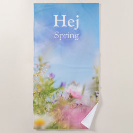 Hej Frühling, natürliche Wildblumen unter einem bl Strandtuch