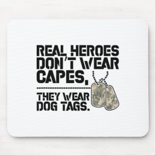 Helden tragen keine Capes, sie tragen Hundemarken  Mousepad