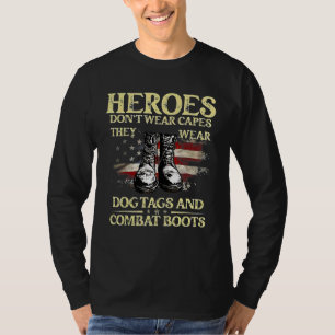 Helden tragen keine Kapen, sie tragen Hundemarken T-Shirt