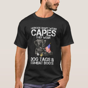 Helden tragen keine Kapen, sie tragen Hundeschrift T-Shirt