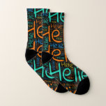 Helie Socken<br><div class="desc">Helie. Zeigen und tragen Sie diesen beliebten schönen männlichen Vornamen, der als bunte Wortwolke aus horizontaler und vertikaler, kursiver Handschrift in verschiedenen Größen und bezaubernden frischen Farben entworfen wurde. Tragen Sie Ihren positiven französischen Namen oder zeigen Sie der Welt, wen Sie Liebe oder Verehrung. Mit diesem Soft-Text-Kunstwerk zu vereinen ist...</div>