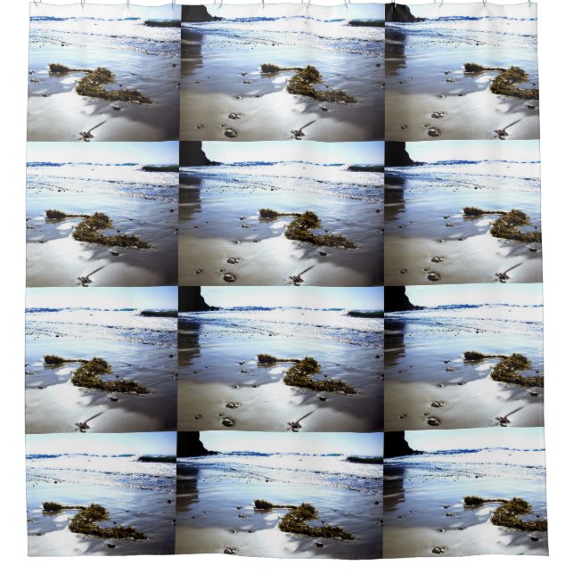 Hell Beach Duschvorhang (Vorderseite)