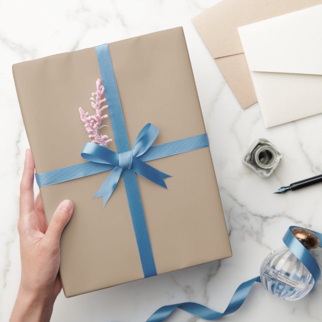 Hellbeiges Frühlings- und Sommer-Trendfarbe Geschenkpapier (Schenken)