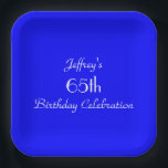 Hellblau Minimalistisch, 65. Geburtstagsparty Squa Pappteller<br><div class="desc">Ein kräftiger, hellblauer Hintergrund schmückt diese einzigartige und lustige moderne Papiertafel aus Party. Obwohl standardmäßig "65th Birthday" steht, können Sie den Text einfach ändern, um den Namen, die Anzahl der Jahre und die Veranstaltung zu bestimmen. Das einfache minimalistische Design. Wählen Sie Platz oder Runde. Matching Tischdecken und Papierservietten sind im...</div>