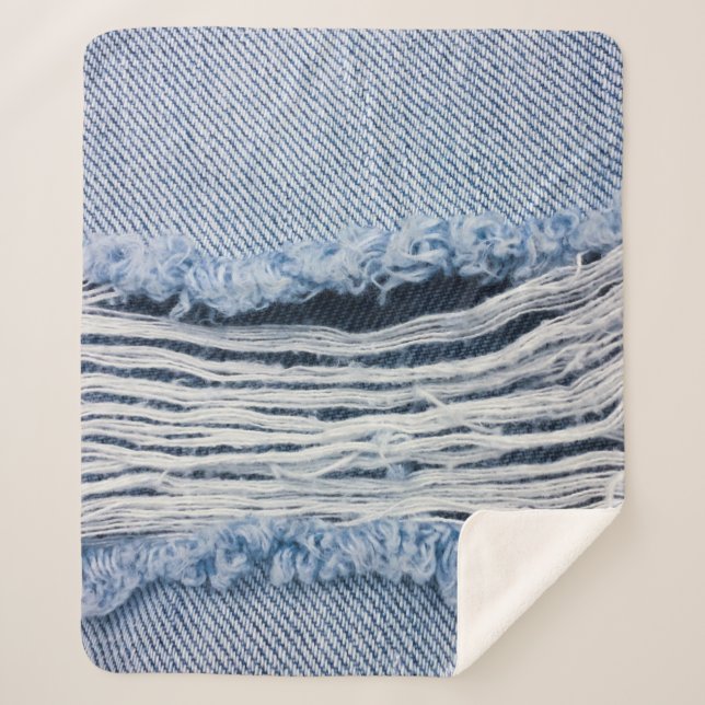 Hellblaue abgerissene Jeans-Textur. Sherpadecke (Vorderseite)