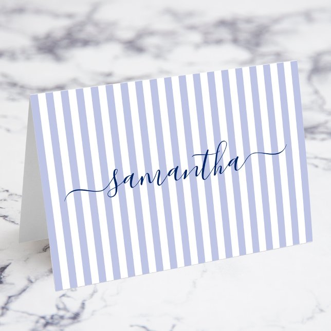 Hellblaue Periwinkle-Streifen Namensplatzkarten Tischnummer (Light Periwinkle and White Stripes Individual Name Signature Place Cards)