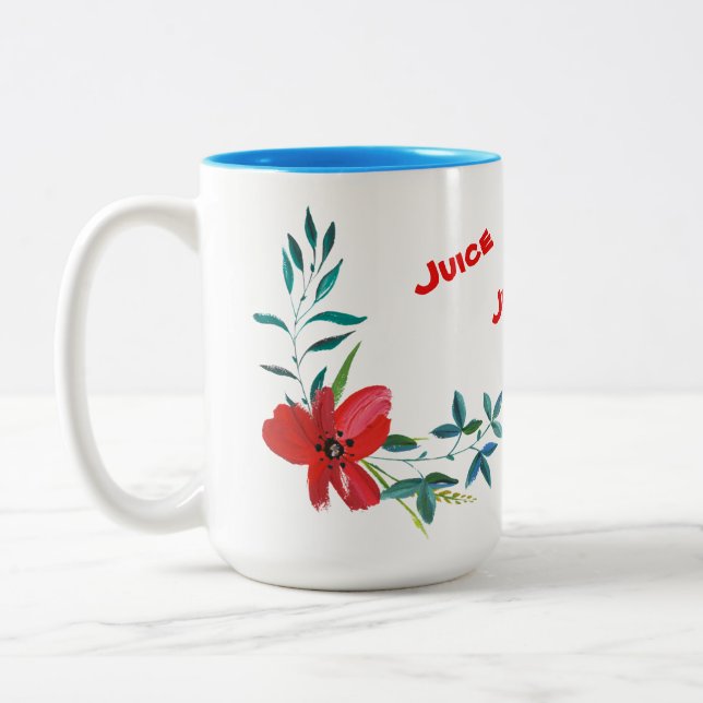 Hellblaue Tasse mit Blume-Dekor (Links)