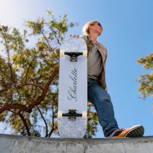 Hellblauer Glitzer Name elegantes Mädchen Skateboard