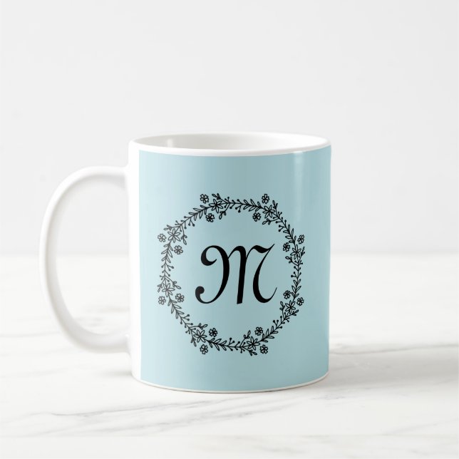 Hellblauer rustikaler personalisierter Monogramm-K Kaffeetasse (Links)
