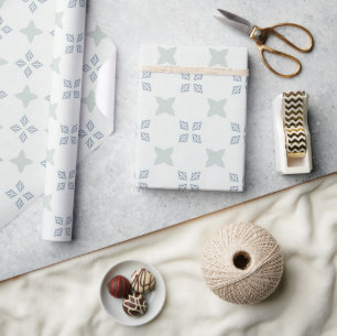 Hellblaues geometrisches Blumenfliesenmuster auf W Geschenkpapier