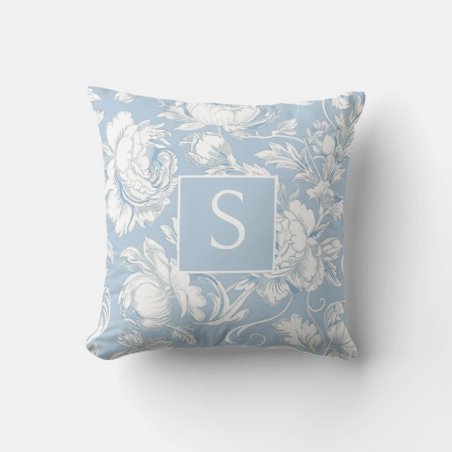 Hellblaues Monogramm-Blumen-Chinoiserie Kissen (Vorderseite)