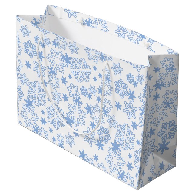 Hellblaues Winterschneeflockenmuster Große Geschenktüte (Rückseite Schrägansicht)