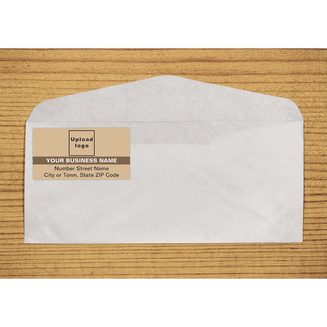 Hellbraun mit hervorgehobenem Markennamen Versand (Light brown with highlighted brand name shipping label on envelope)