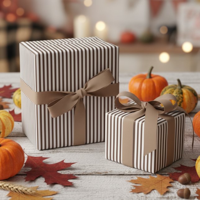 Hellbraun-weiß gestreiftes Muster Geschenkpapier (Light Brown Burgundy Wrapping Paper. Trendy Light Brown Blue & White Chic Stripes Pattern for Autumn)