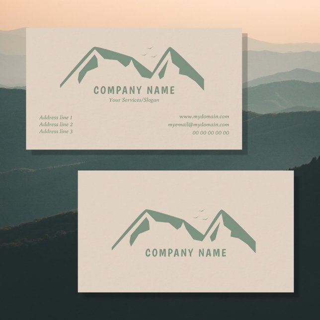 Hellbraune Visitenkarte mit grünen Bergen (Light Brown Business Card with Green Mountains)