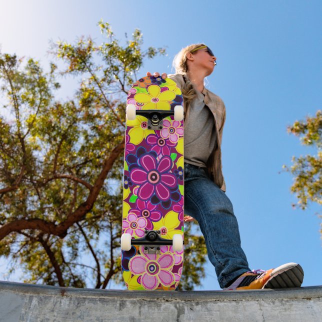 Helle Abstrakte Blume Art Skateboard (Außen 1)
