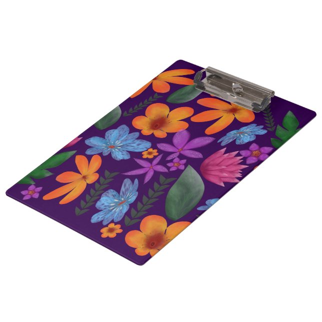 Helle Aquarell-Blumenmuster Botanik-Ästhetik Klemmbrett (Schrägansicht)