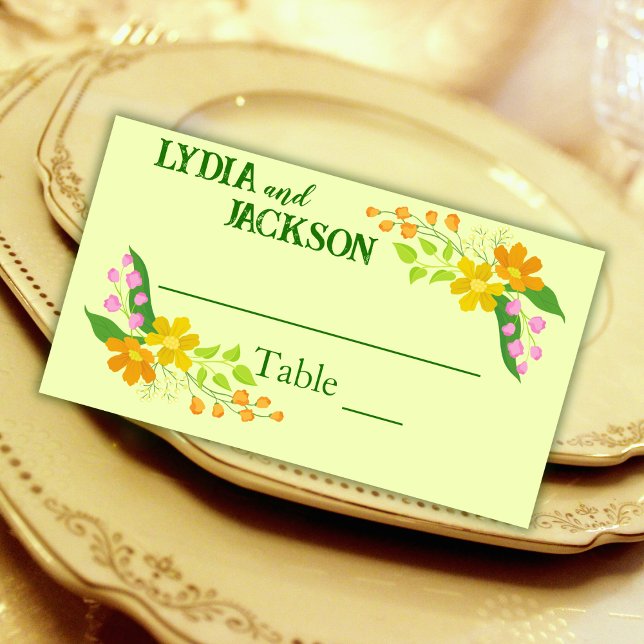Helle Blume auf blassgelber Hochzeit Platzkarte (Von Creator hochgeladen)