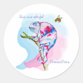 Helle, farbenfrohe Wasserfarbe Chamäleon und Biene Runder Aufkleber