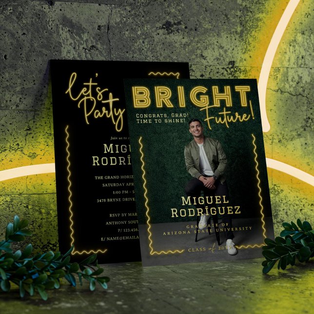 Helle Future Yellow Neon Grad Foto Abschluss Folieneinladung (Bright Future Yellow Neon Grad Photo Graduation Foil Invitation)