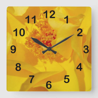 Helle gelbe Rose Quadratische Wanduhr