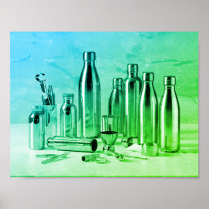 Helle grüne Stahlwasserflaschen an einer Retro-Wan Poster
