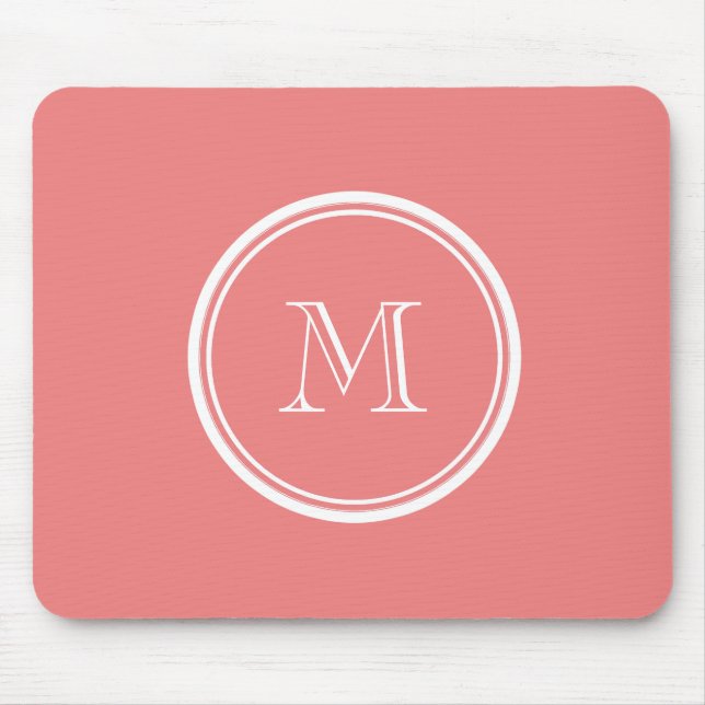 Helle korallenrote obere Grenze farbiges Monogramm Mousepad (Vorne)