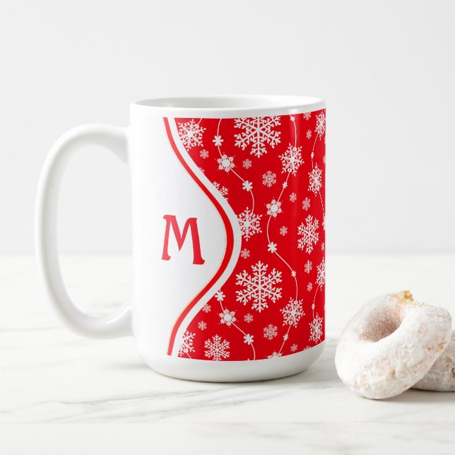 Helle Rot- und Winterweißschneeflocken-Monogramm Kaffeetasse (Mit Donut)