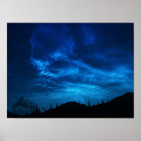 HELLE STERNE IN EINEM DUNKEN UND BLAUEN HIMMEL