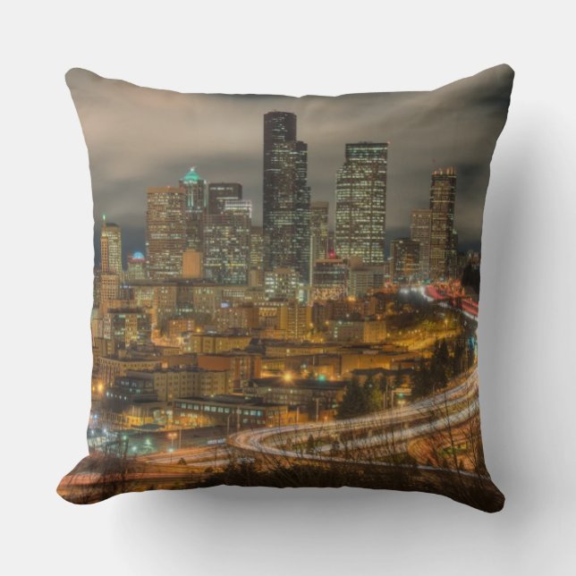 Helle Streifen von den Autos nachts Kissen (Vorderseite)