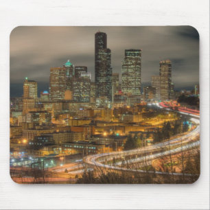 Helle Streifen von den Autos nachts Mousepad
