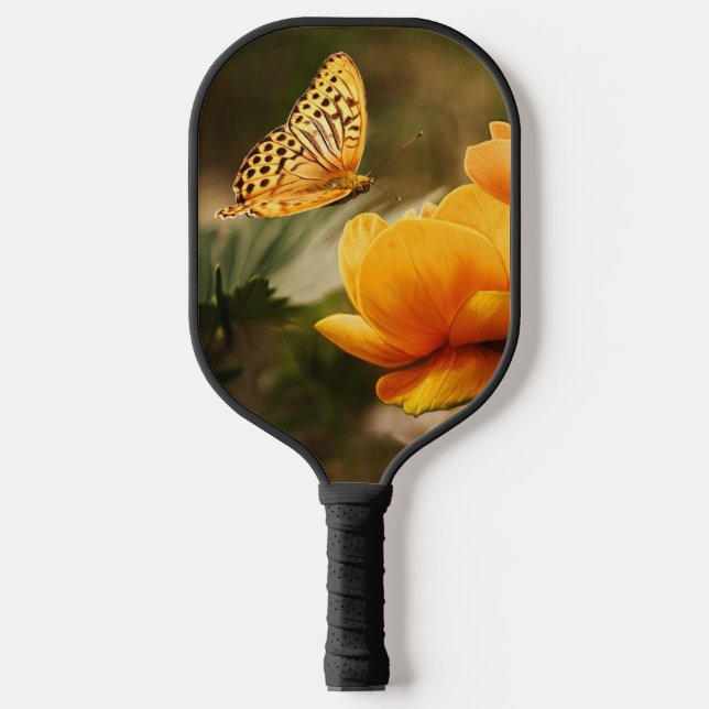 Helle, tiefgelbe Blumen mit Schmetterling Pickleball Schläger (Vorderseite)