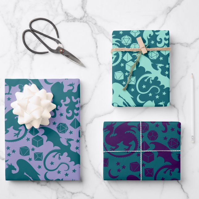 Helle Whimsical Dragon & Dice Lila & blau Geschenkpapier Set (Vorderseite)