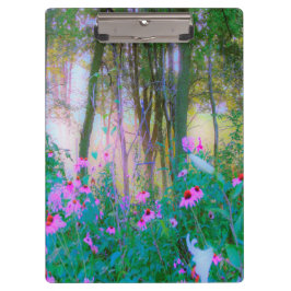 Heller Sonnenaufgang mit rosa Türmen in meinem Gar Klemmbrett