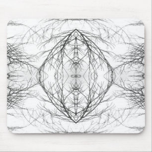 Heller weißer Himmel und Baumzweige Mousepad