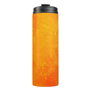 Helles, abstraktes Mosaik-Orange-Hintergrund mit G Thermosbecher