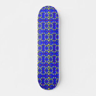 Helles gelb-rotes Ornament auf blauem Hintergrund. Skateboard