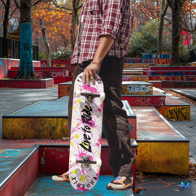 Helles Graffiti mit Schwarz-Motto "Live to Ride" Skateboard (Von Creator hochgeladen)